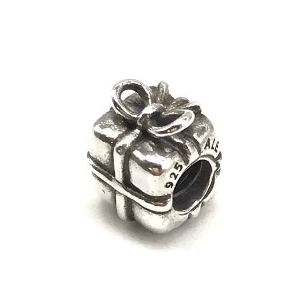 Pandora Retired Present Charm - Picture 1 of 4